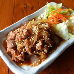 Ta หมูผัดขิง