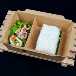 ข้าวกะเพราปลาหมึก