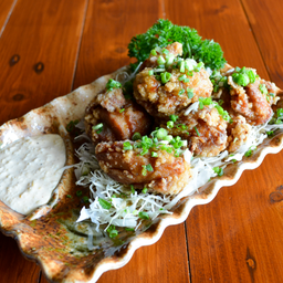 Ta ไก่ทอดราดซอสนัมบัง
