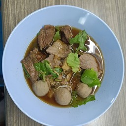 ก๋วยเตี๋ยวเนื้อพิเศษ (น้ำ)