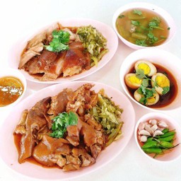 Family Set ขาหมู + คากิ + แกงจืดมะระซี่โครงหมู + ไข่พะโล้2ฟอง