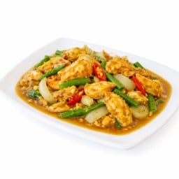 ผัดผงกระหรี่ ไก่