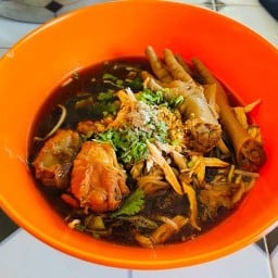 ก๋วยตงก๋วยเตี๋ยว สาขาปากทางบ้านไผ่ ตำบลตูมใต้ ตรงข้ามนพรัตน์รีสอร์ท