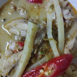 แกงเขียวหวานไก่ ใส่หน่อไม้
