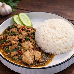 กะเพราเนื้อ ราดข้าว