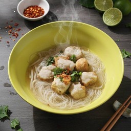 ก๋วยเตี๋ยวลูกชิ้นแคะ