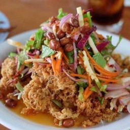 ยำปลาดุกฟู จริงใจ รสเด็ดแซ่บ ( ใช้เนื้อปลา100%ไม่ผสม]