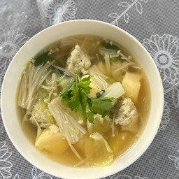 แกงจืดไก่เต้าหู้เห็ดเห็ดเข็มทอง