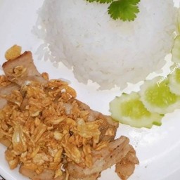ข้าวหมูทอดกระเทียม