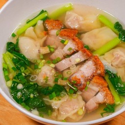 เกี๊ยวน้ำหมูกรอบ