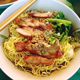 บะหมี่ขาหมู+ฟรี น้ำส้ม 1 ขวด