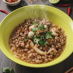 ก๋วยเตี๋ยวลูกชิ้นปลาต้มยำ