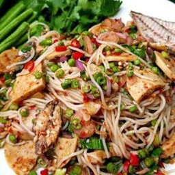 ยำขนมจีนรสเด็ด หมูยอ+ปลาทู แซ่บนัว