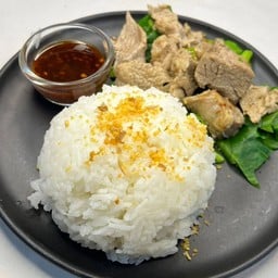 ก๋วยเตี๋ยวหมูตุ๋น เนื้อตุ๋น  Or space พงษเพชร Or space แยกพงษ์เพชร