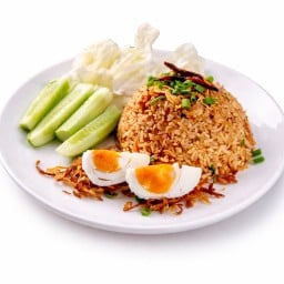 ข้าวผัดน้ำพริกกุ้งเสียบ ไข่เค็ม