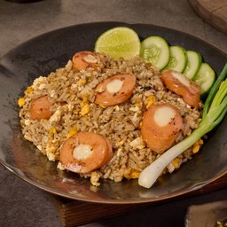 ข้าวผัดพันธุ์แท้ไส้กรอกชีส