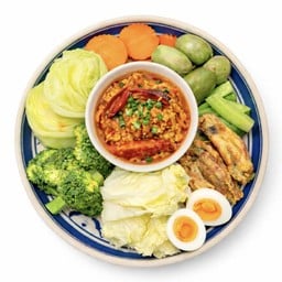 ชุดน้ำพริกอ่องไก่ ผักลวกแนมปีกไก่ทอด,ไข่ต้ม