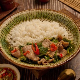 ผัดคะน้าพันธุ์แท้หมูชิ้น