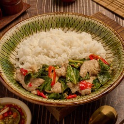 ผัดคะน้าพันธุ์แท้ไก่ชิ้น