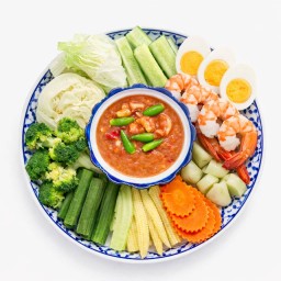 ชุดน้ำพริกกุ้งเสียบ เสิร์ฟพร้อม กุ้งลวก ไข่ต้ม