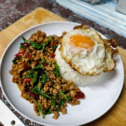 กะเพราหมูสับ+ไข่ดาว