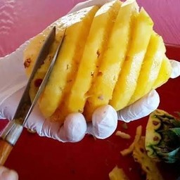 สับปะรดสดชื่น (หั่นพร้อมทาน)