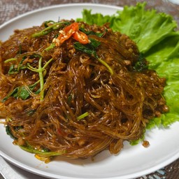 ผัดกระเพราวุ้น้ส้นหมูสับ