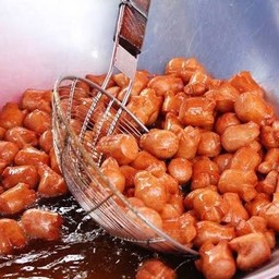 ไส้กรอกแดงทอด