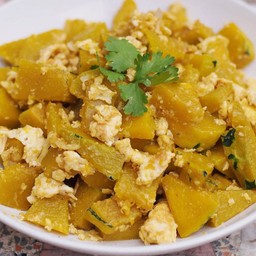 ผัดฝักทองเคลือบไข่ (กับข้าว)