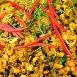 คั่วกลิ้งหมูสับราดข้าว