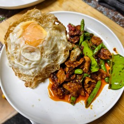 ผัดพริกแกงหมู+ไข่ดาว
