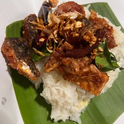 ข้าวเหนียวหน้าปลาส้ม