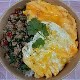 ข้าวไข่ข้น กระเพราหมูสับ