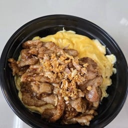 ข้าวไข่ข้นหมูชิ้นกะเทียม