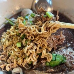 เตี๋ยวไก่ & ข้าวมันไก่นายเอฟ หน้าป้อมตำรวจซอย13