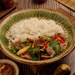 ผัดคะน้าพันธุ์แท้เนื้อชิ้น