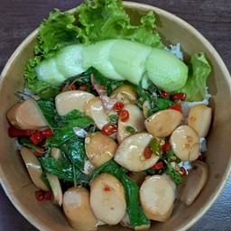 ข้าวกระเพราไส้กรอก