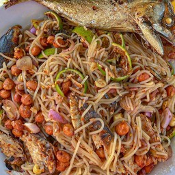 ยำขนมจีนปลาทู หมูยอ กุ้ง