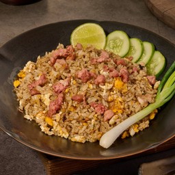 ข้าวผัดพันธุ์แท้แหนม