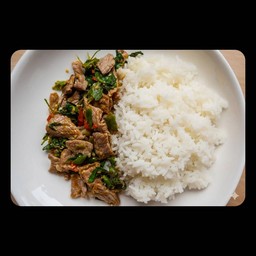 กระเพราเนื้อชิ้น