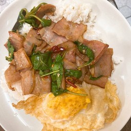 ข้าวราดกะเพราเบคอน (ไม่มีไข่ดาว)