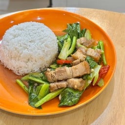 ข้าวคะน้าหมูกรอบ