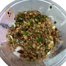 ข้าวหมูสับคั่วพริกเกลือ