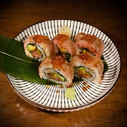 C02 - โรลวากิว A5 ซอสโทปันจัน Tobanjan Wagyu A5 Sunset Roll