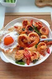 ข้าวผัดพริกแกงกุ้ง