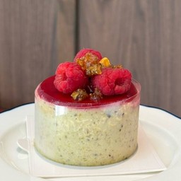 pistachio mousse & raspberry