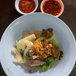 ก๋วยเตี๋ยวเรือหนานหนวดประตูชัย สูตรต้นตำหรับ