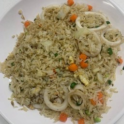 ข้าวผัดปลาหมึก