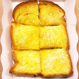 ขนมปังปิ้งเนยน้ำตาล