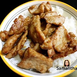 หมูผัดน้ำมันหอยราดข้าว